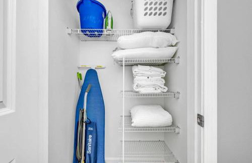 Stylish Condo • Walk to Theaters • Parking - Foto 17