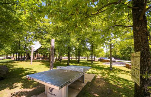 Cozy Carlton Landing Home - Pools and Lake Access - Foto 35