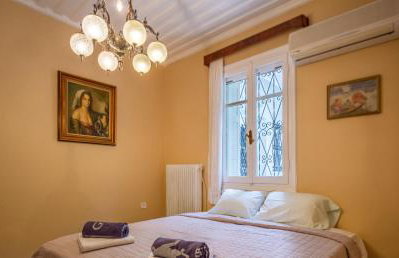 Elegant Private Residence in the Heart of the City 200m from the Beach - Photo 11