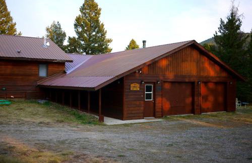 Secluded Lodge Rental for Large Groups in Lewis and Clark National Forest, Montana - Foto 1