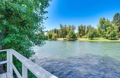 Waterfront Shady Cove Home with Fishing Deck! - Foto 36