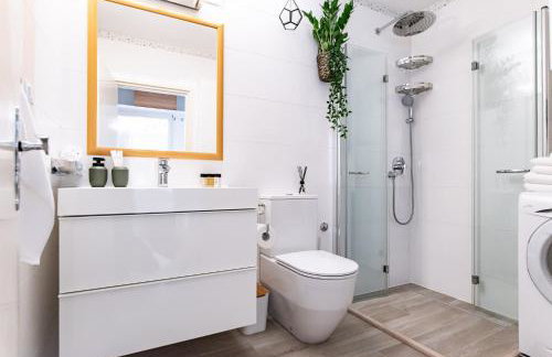 The Base - Bright 2BR, Near Old Town, Walk to Beach - Foto 24