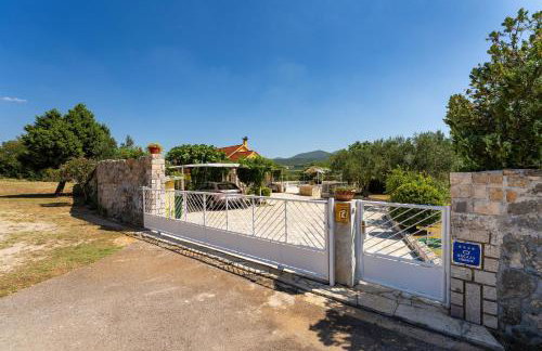 MY DALMATIA - Villa Sucic with private pool and mountain view - Foto 57