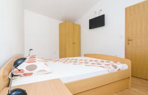 Apartments & Rooms Bari i -Comfort One Bedroom Apartment with Balcony and Garden View Apt Preko-5 - Foto 9