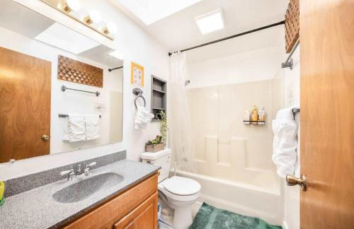 Newly Remodeled 2BR Home Near DT & Sports Arenas - Foto 22