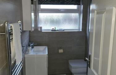 Lovely apartment with free parking & Wi-Fi - Foto 4