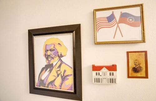 Cap Hill Row 2 Bedrooms, Walk to Sights, Parking - Photo 5