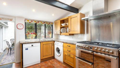 The Oval - Photo 5, stove, dishwasher, pet friendly, toaster, minibar