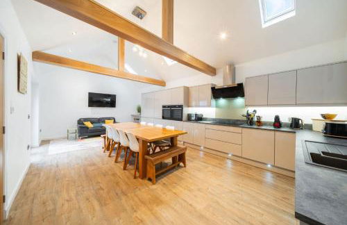 The Corner House - Photo 1