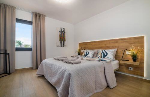 CASA ZUZA - AC, heated pool, 2 terraces, 2 bedrooms & bathrooms, tv channels - Foto 24