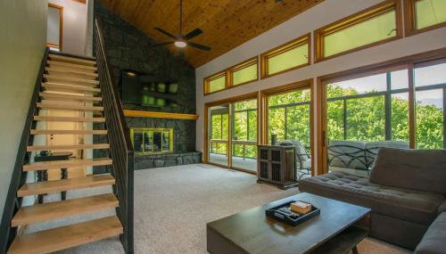 Mountain View 3BR with Sunroom, Close to Ski and Trails - Foto 3