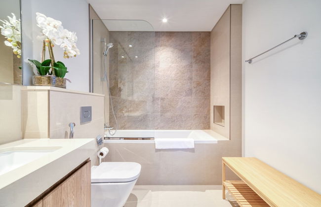 Classy Downtown 2BR w City View Balcony - Photo 38