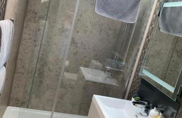 Muscovy Lodge with Hot Tub at Tattershall Lakes Country Park - Foto 7