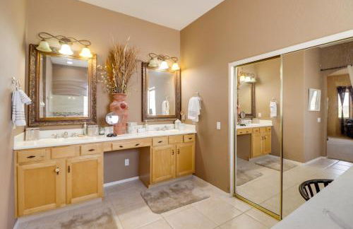 Private Pool and Resort Perks Phoenix Golf Getaway - Foto 17