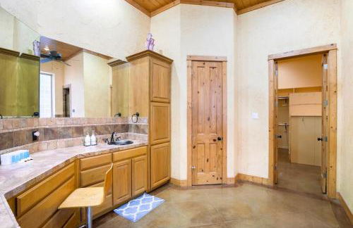 Texas Ranch House with 5 Bedroom and Fish Pond - Foto 48