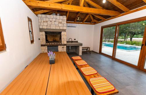 Villa Pietro with a heated Saltwater pool - Photo 39