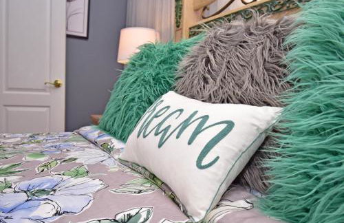 Comfortable Pool Home with Spa & Games Room Close to Disney - Foto 16