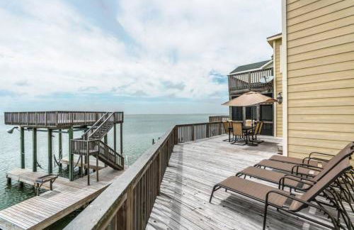 Jaw-dropping bayfront home with panoramic water views, boat slip, and cowboy pool - Foto 12