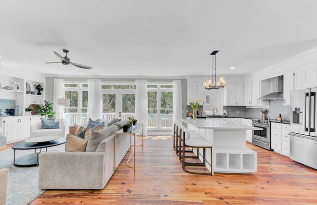 Southern Oasis by Avantstay 0.5mi Walk to the Beach, Pool, Patio, Large Yard - Photo 11