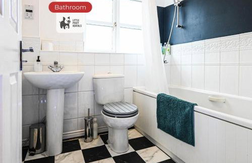 4 Bedroom Family House with 5 Beds, Parking and Fast WiFi - Foto 9