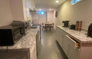 Cozy 2BR suite w Sauna - Foto 8