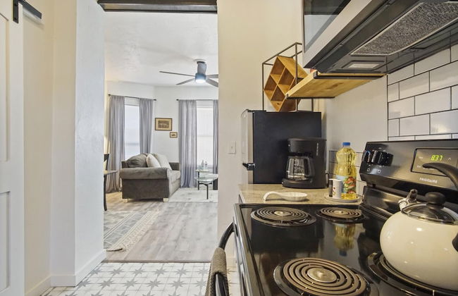 3-story 6-bedroom 4 Bathrooms 3min-asian Dist - Photo 77