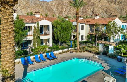 LV020 Upgraded LV Studio with a Private Balcony - Photo 12