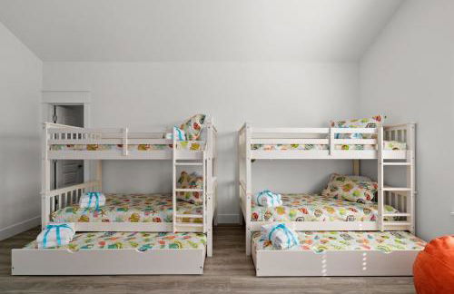 Brand NEW Expansive Coastal Home w/ Custom Furnishings Sleeps 15 - Photo 2