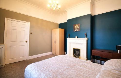 Large Bungalow - Sleeps 8 - 3 Large Beds - 2 Bathrooms - Off Street Parking - Pets Welcome - Very Large Enclosed Gardens - Fast Wifi - Foto 2