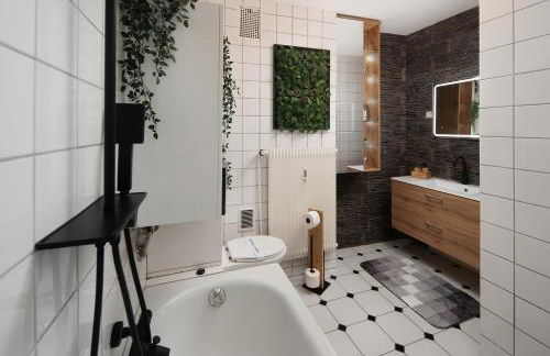 1-4 Gäste Wohnung W-Lan, Netflix, Amazon, Parken, Arbeitsplatz, 24h Check in ,Vollausgestattet Küche, Handtücher Seife u,v,m für Geschäftsreisende, Paare, Familien , - Foto 13