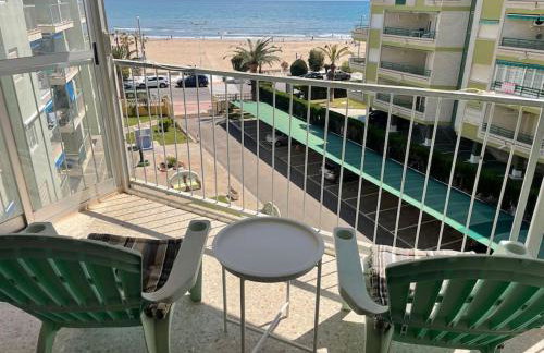 Primera línea y con piscina - Foto 4