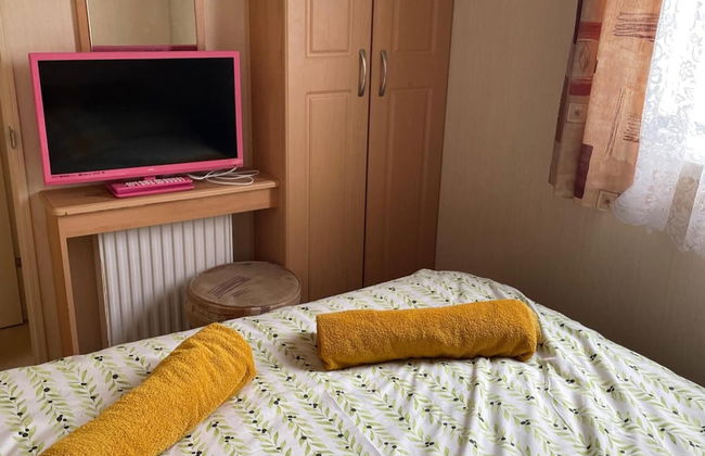 Cozy Camber Caravan 3 Bedroom Retreat With Decking - Foto 5