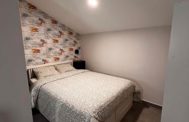 R8 Trabajo y Descanso Premium Junto a Metro Madrid - Photo 14