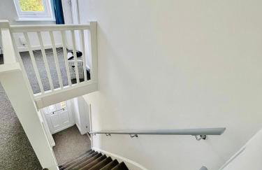 #56 4-Bedroom House Near Shops with Free Parking - Foto 32