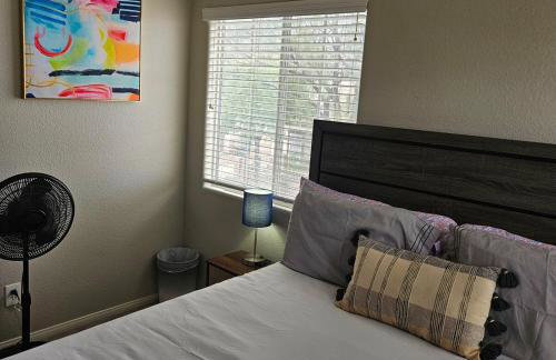 This cute 3 bedroom 2 and half bath is cozy - Photo 58