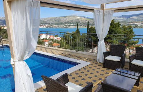Luxury Villa Star Lights Trogir - heated pool, hot tub, gym, billiard - Foto 2