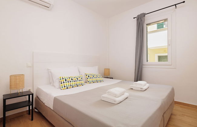 Coastal Bliss Apartments - Photo 8