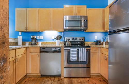 100 Year-Old Historic Brick 2BR Loft & Large Patio & Hammocks & High Ceiling - Foto 121