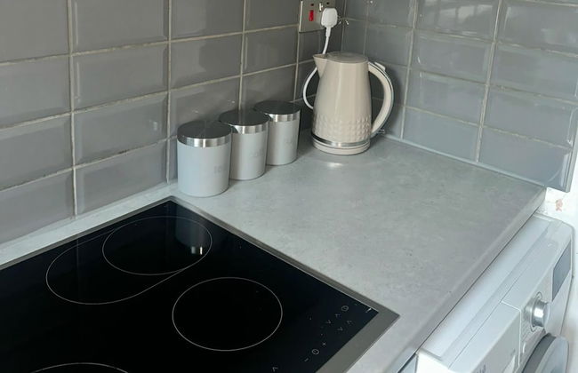 Apt - Sleeps2 - Parking - 20min Drive From Airport - Foto 8