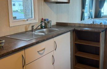 Cozy Caravan at Tower Lawn, Haggerston Castle Perfect Family Getaway - Foto 1