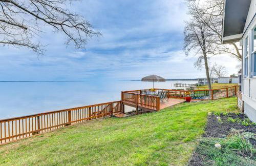 Riverfront Colonial Beach Home with Private Beach! - Foto 24