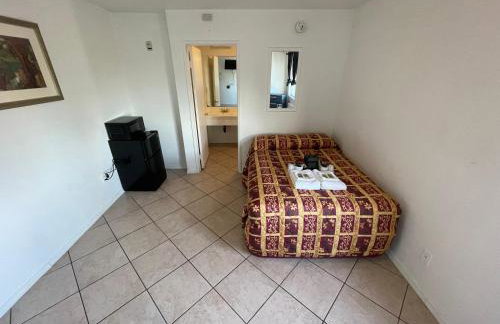 Crown Inn & Suites - Foto 32