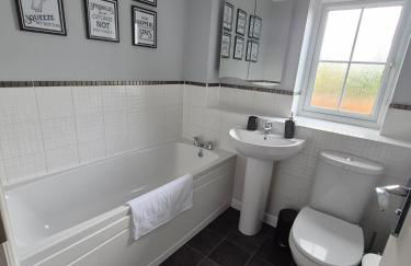 Home from home - ample parking - Foto 9