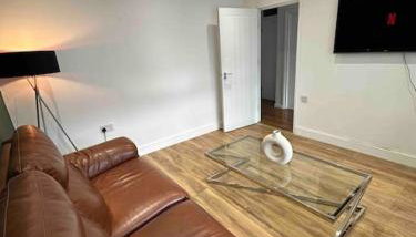 Dallas House - Easy links to LHR and London - Foto 3