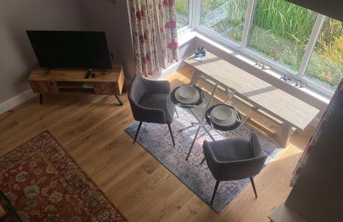 The Studio, spacious riverside property in Ludlow with private parking - Photo 6