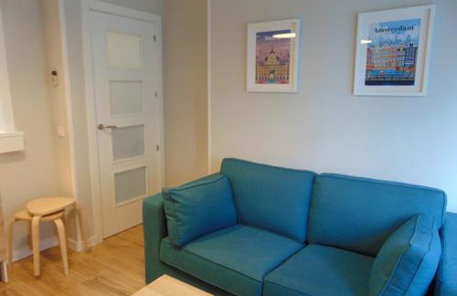 Airport Madrid Plenilunio Suites blue - Photo 16