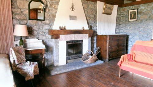 Maison de charme dans le Parc des Volcans d'Auvergne avec terrasse - Foto 2