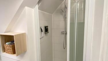 Jolie maison Margnotine avec cour & parking privés - Foto 3, Shower