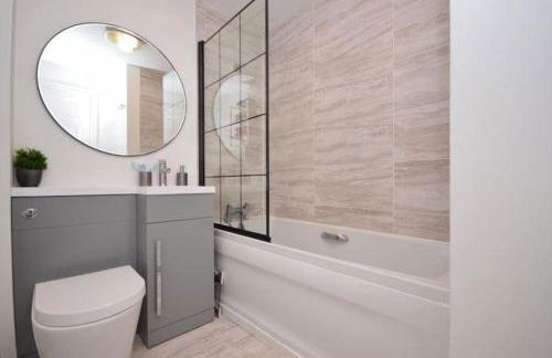 #1 Most Viral Pink House w Ball Pit - Foto 3