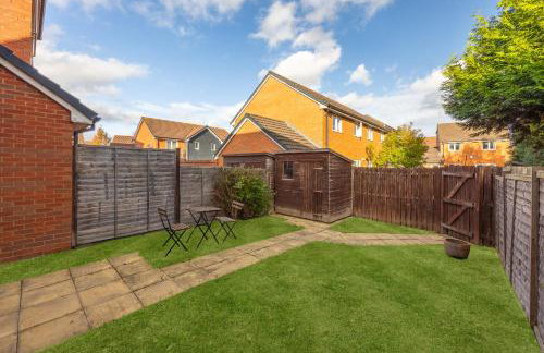 Hunsbury House - Excellent Location - Free Parking, Self-Check-In, SkyTV and Fast Wifi by Yoko Property - Foto 29